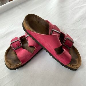 Birkenstock Arizona’s size 37 in Pink Suede, soft footbed